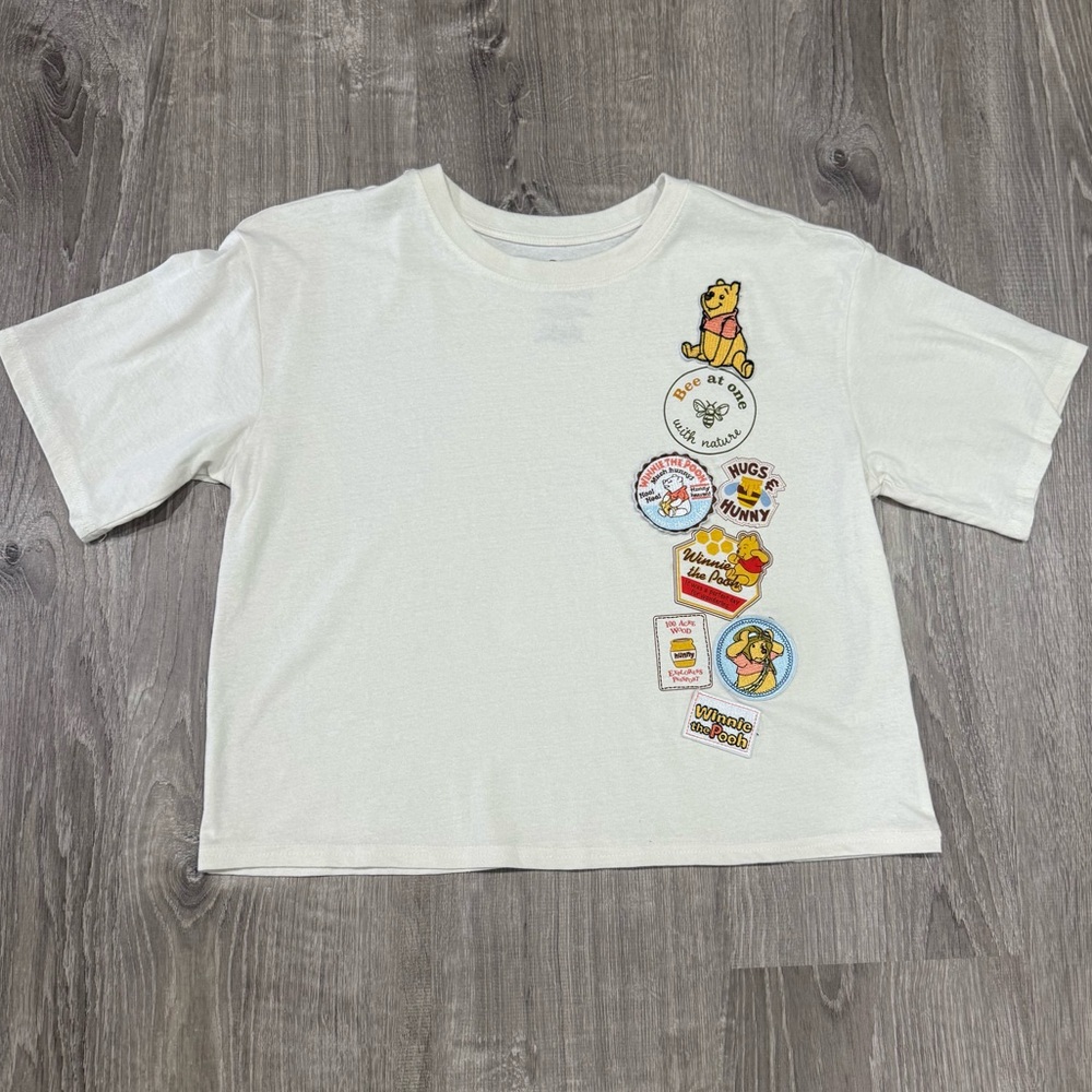 Juniors Winnie the Pooh size Large 11-13 White Graphic T-Shirt